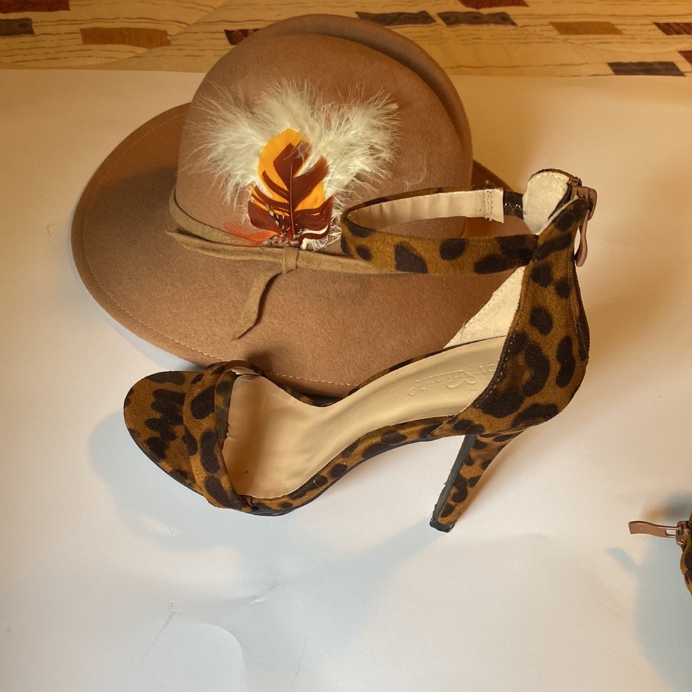 Lov Mark  animal print Ankle Strap Stilettos size 7 1/2